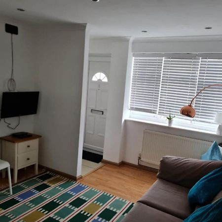 Molesey Near Hampton Court, Viking Short Stays West Molesey ภายนอก รูปภาพ