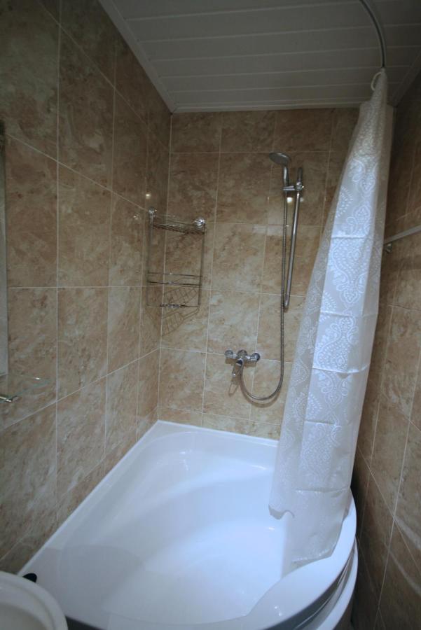 Molesey Near Hampton Court, Viking Short Stays West Molesey ภายนอก รูปภาพ